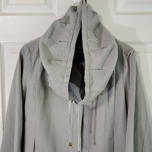 Roolee Women's Sage Green Cape Jacket Size Med Full Zip Ripstop Earth Tone NWT - Picture 7 of 13